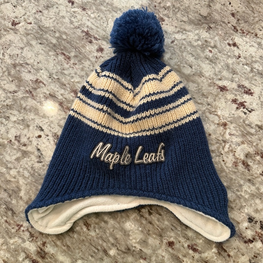 VTG NHL Toronto Maple Leafs Blue and Cream Pom-Pom Beanie / Vintage Winter Hat